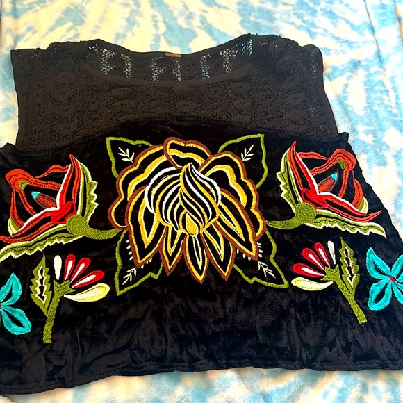 2 for $10 Beautiful Free people top - Picture 1 of 2